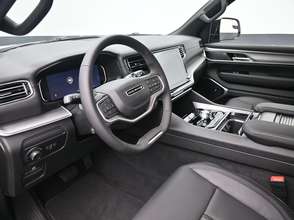 New 2026 Bright White Clear-Coat Exterior Paint Jeep Limited Altitude image 18