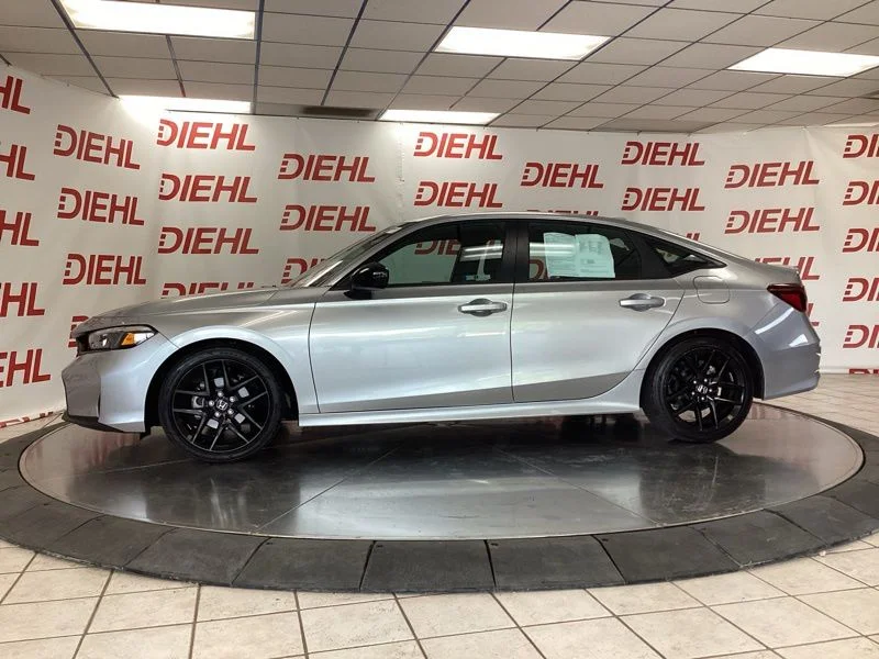 Used 2025  Honda Sport image 4