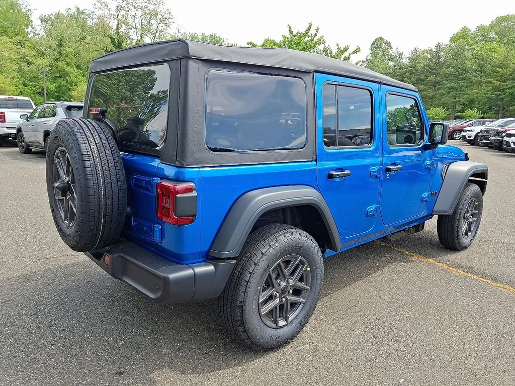 New 2026 Hydro Blue Pearl-Coat Exterior Paint Jeep Sport S image 4