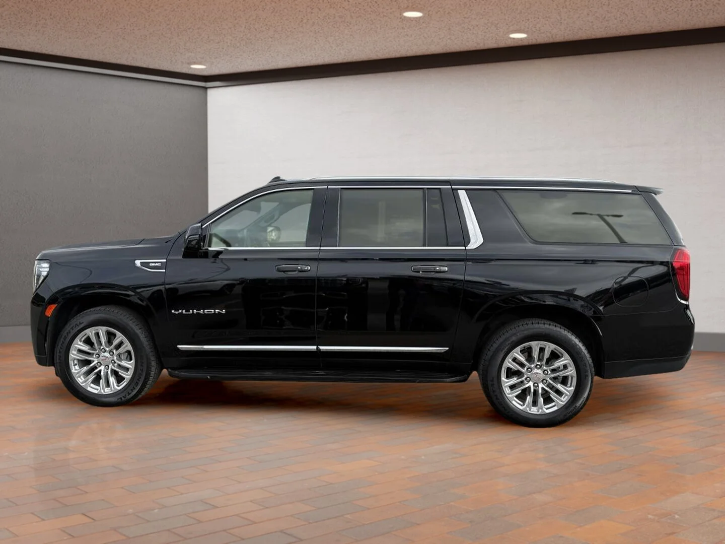 Certified Used 2023 Black GMC 4x4 Slt image 2