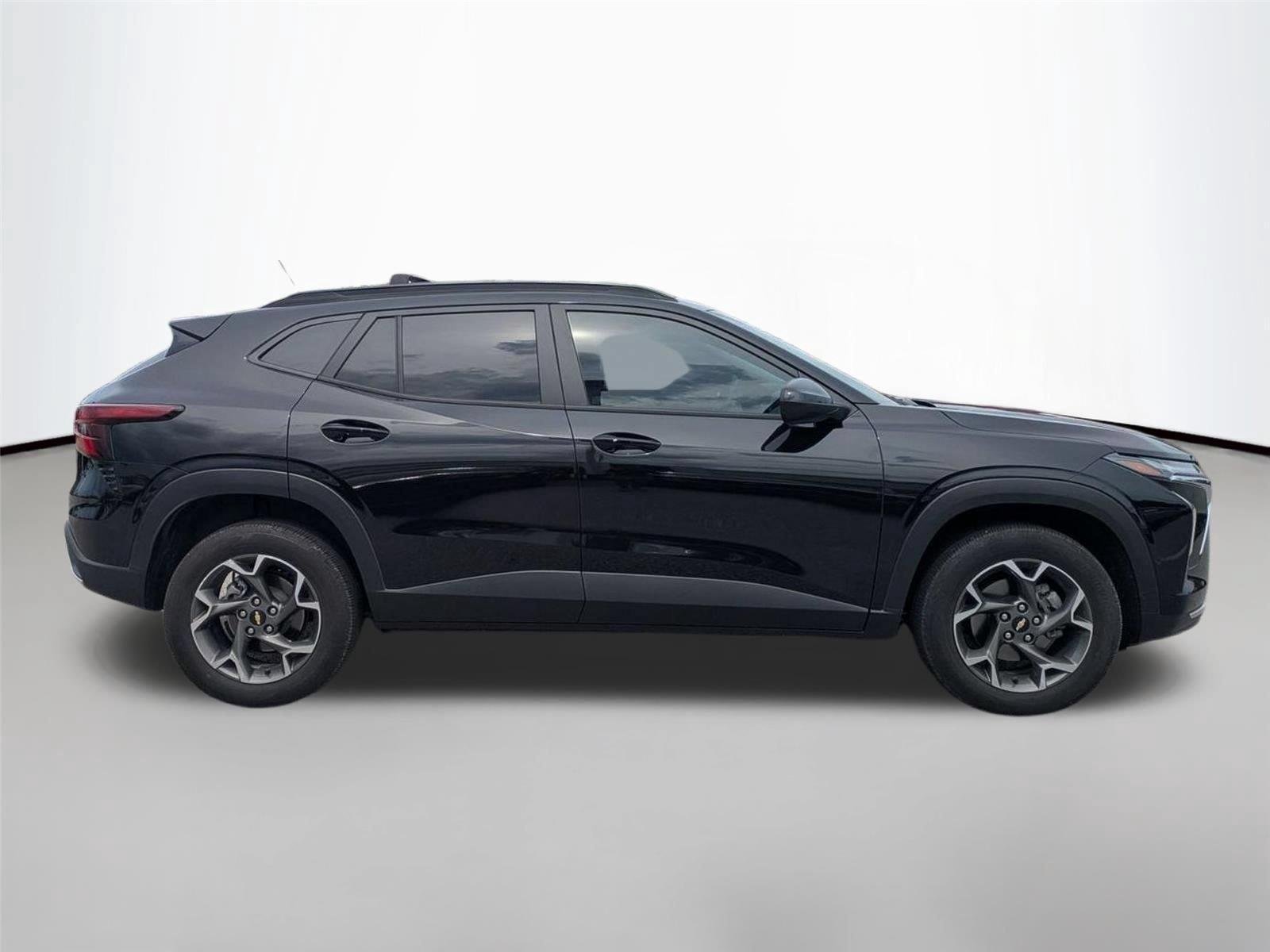Used 2025 Mosaic Black Metallic Chevrolet LT image 4
