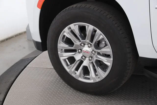 Used 2023 White GMC Denali image 14