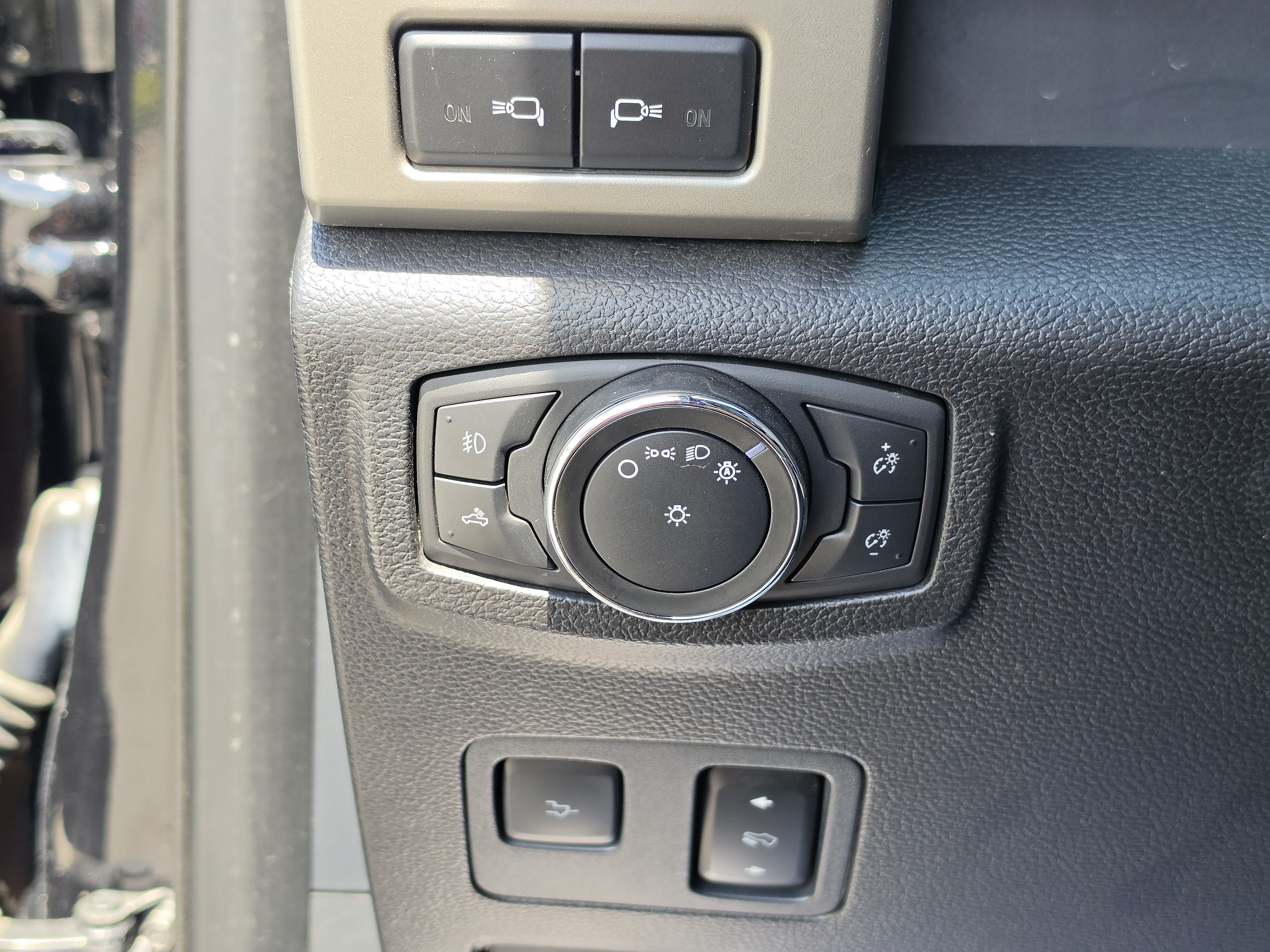 Used 2022 Black Metallic Ford LARIAT image 35