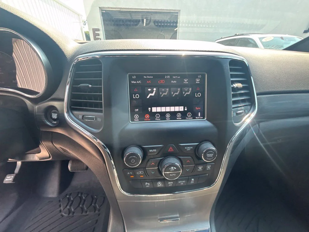 Used 2020 White Jeep Laredo E image 14
