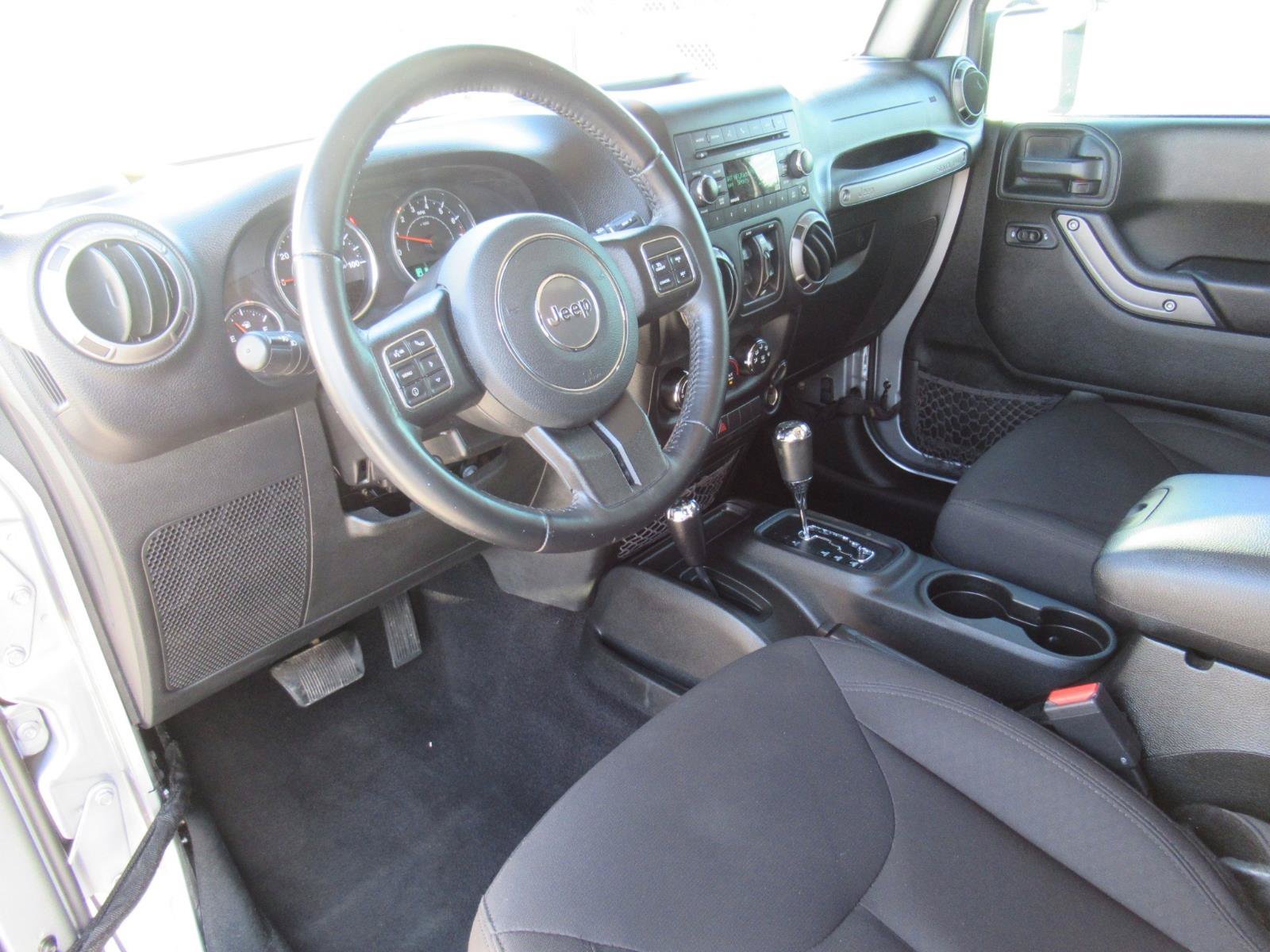 Used 2018 Silver Jeep Unlimited Sport image 18