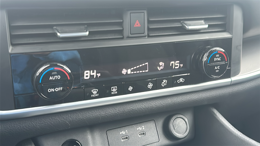 Used 2025 Super Black Nissan SV image 21