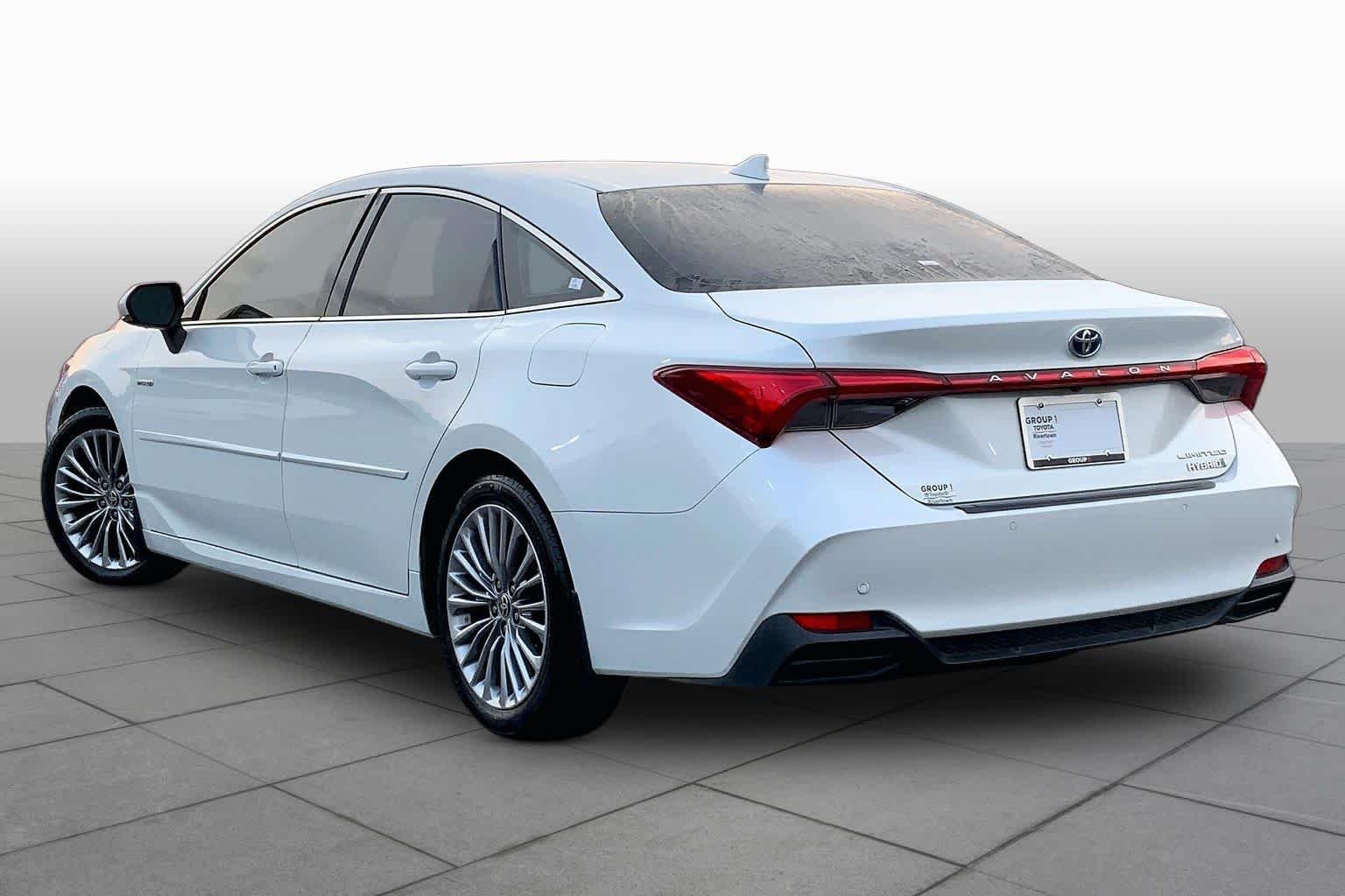 Used 2020 Wind Chill Pearl Toyota Hybrid Limited image 12