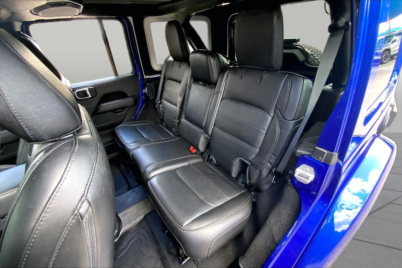 Used 2020 Ocean Blue Metallic Clearcoat Jeep Sahara image 21