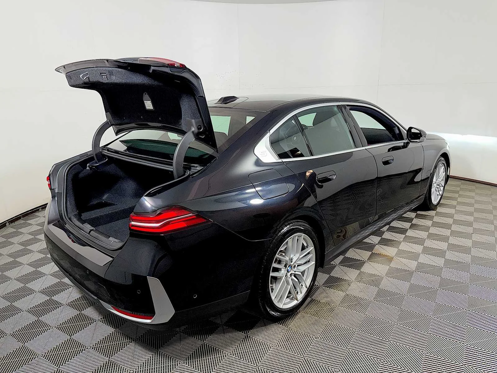 Used 2024 Black Sapphire Metallic BMW 540i xDrive image 23