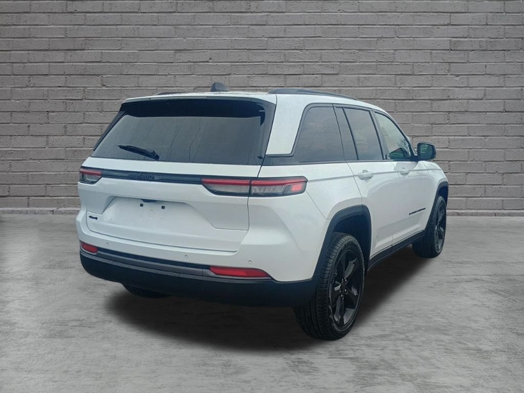 New 2026 Bright White Clear-Coat Exterior Paint Jeep Limited image 7