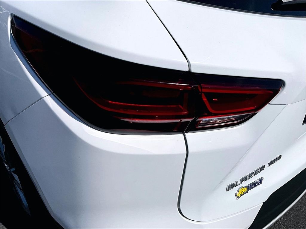 Used 2023 White Chevrolet LT image 34