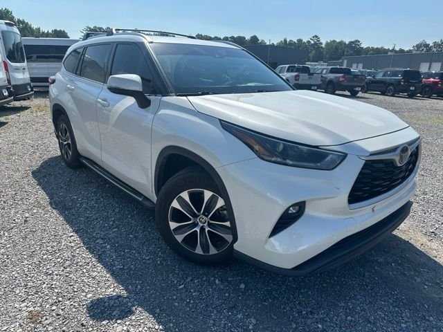 Used 2021 Blizzard Pearl Toyota XLE image 2