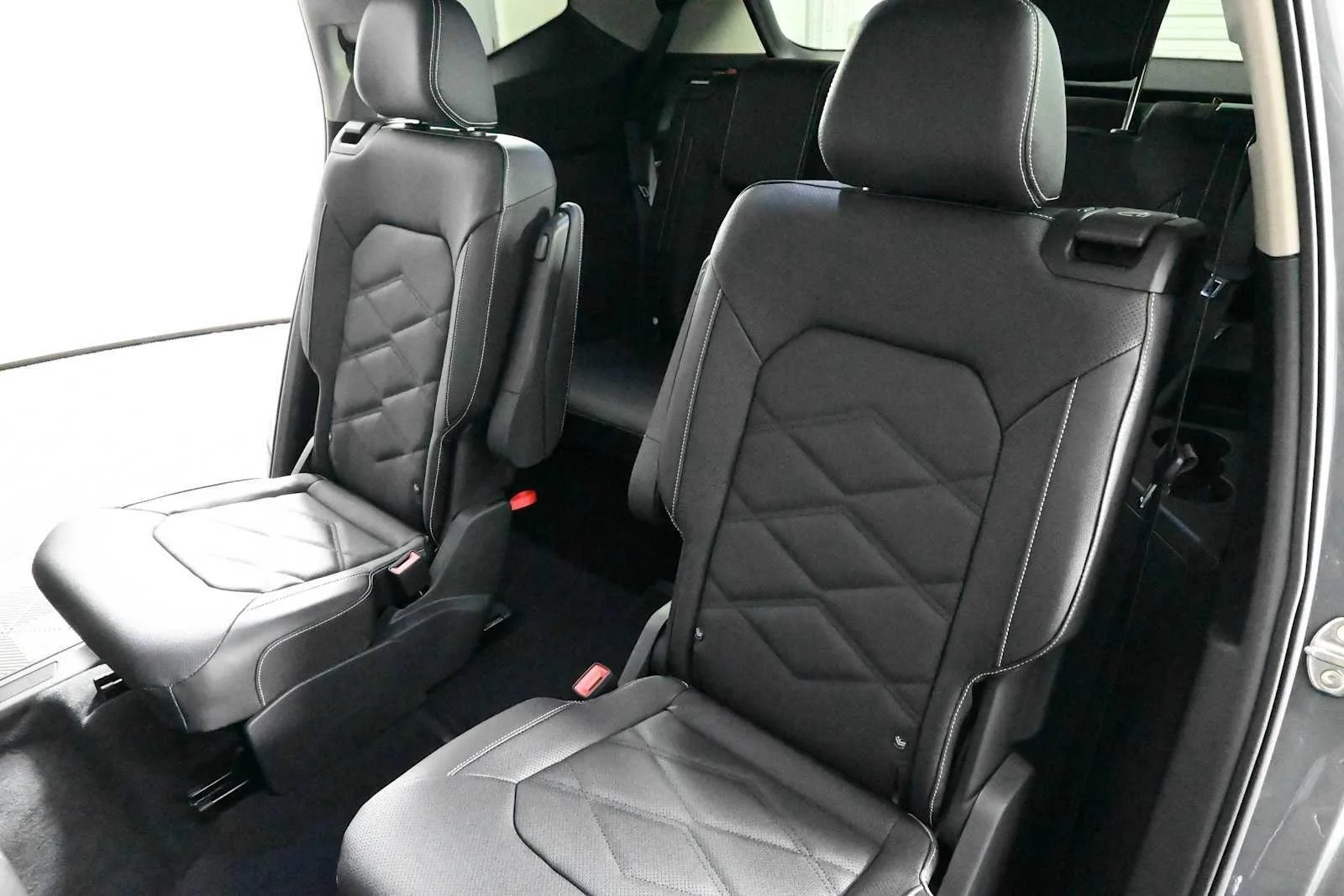 New 2026 Pure Gray Volkswagen 2.0T SE w/Technology image 15