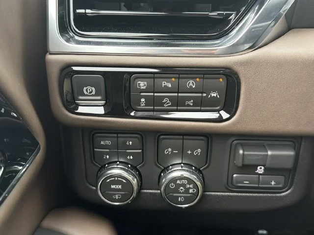 New 2026 Glacier White Tricoat GMC Denali Ultimate image 28