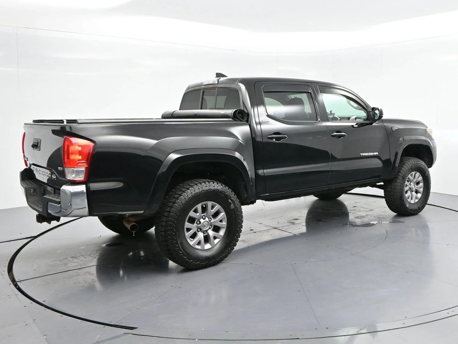 Used 2016 Black Toyota SR image 7