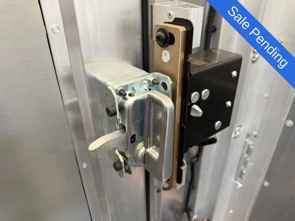 Used 2024 Oyster White BrightDrop EJY image 22