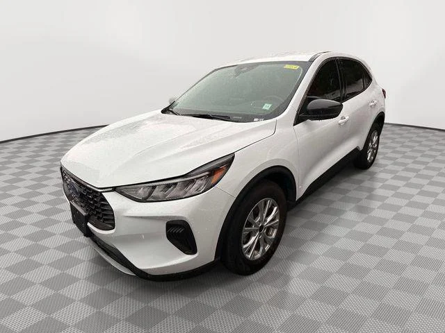 Used 2023 Oxford White Ford Active image 4