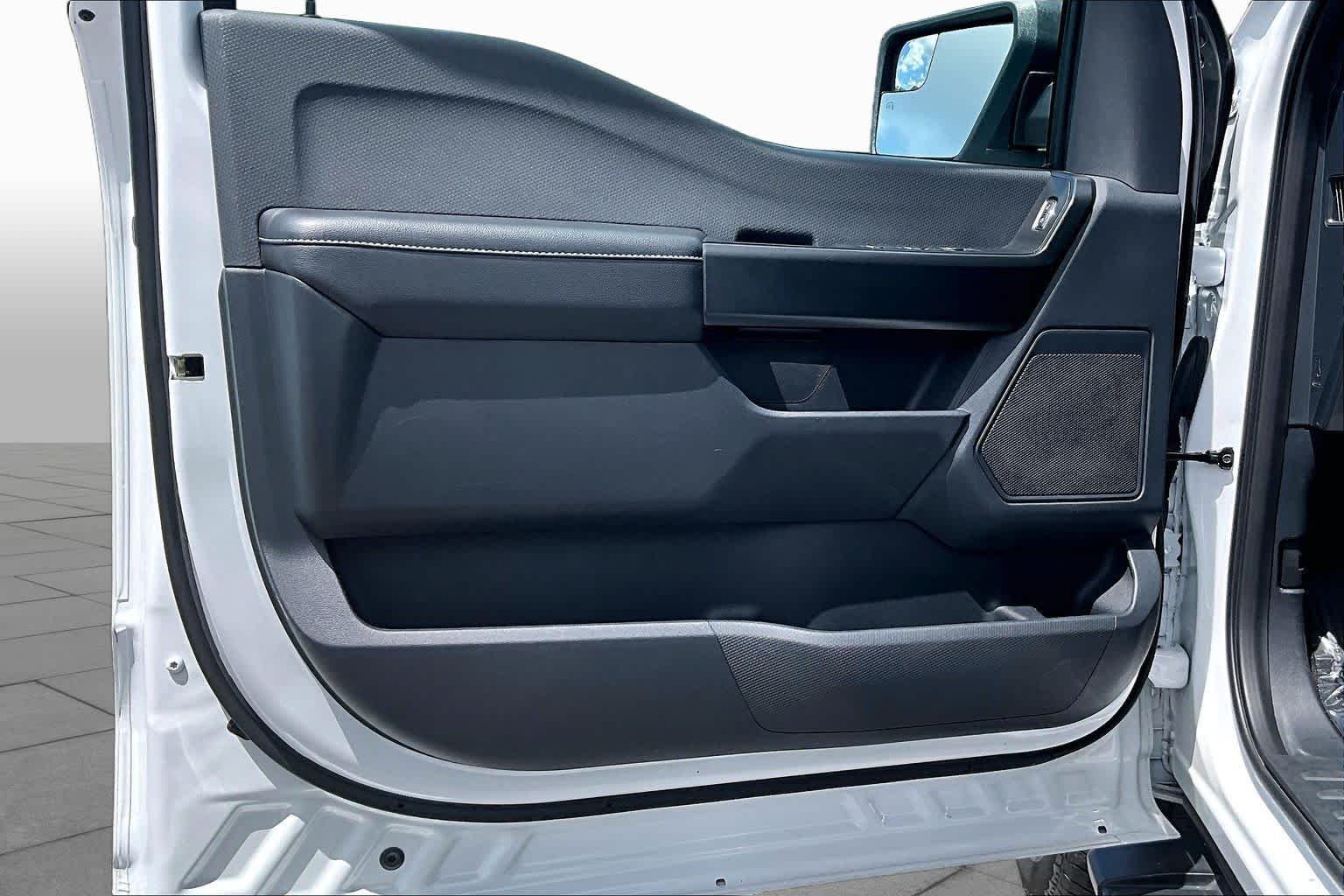 Used 2022 Oxford White Ford XL image 21