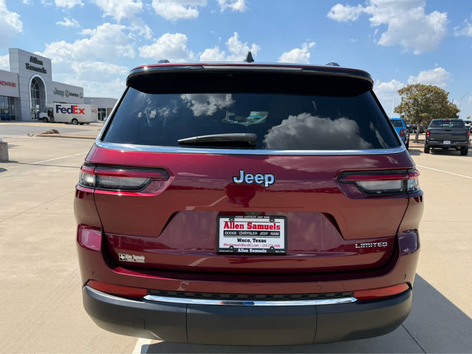 Used 2024 Velvet Red Pearlcoat Jeep Limited image 7
