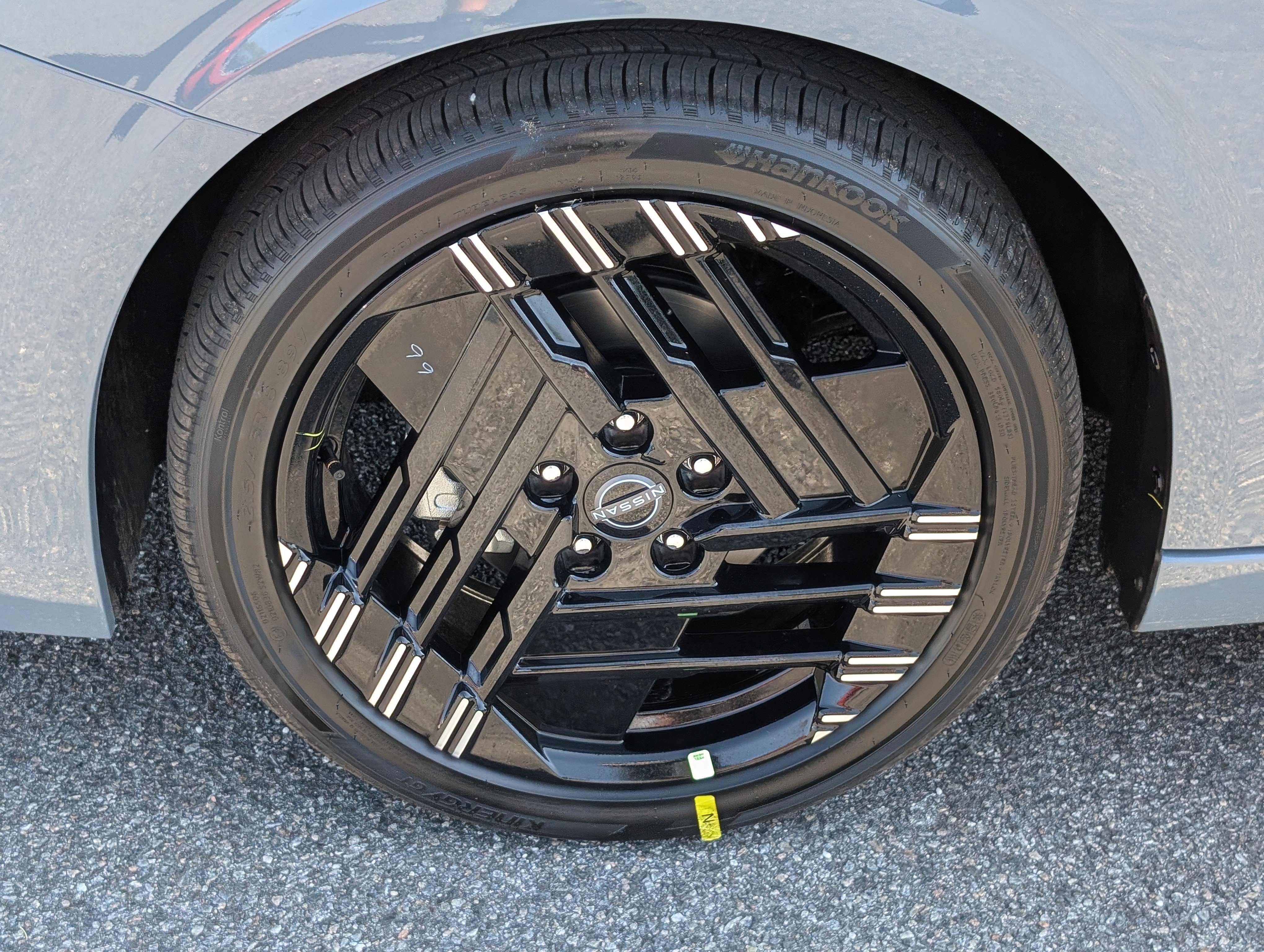 New 2026 Atlantic Gray Metallic / Super Black Two-tone Nissan SR image 13