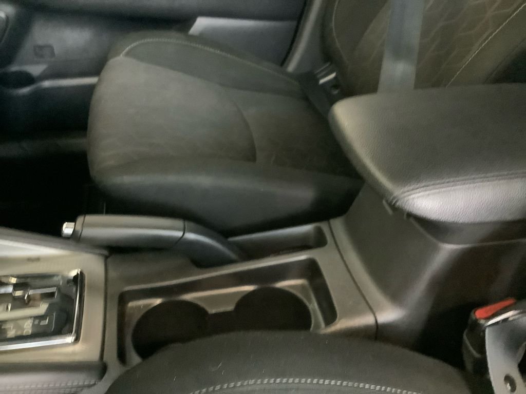 Used 2020 Silver Mitsubishi 2.0 SE image 23