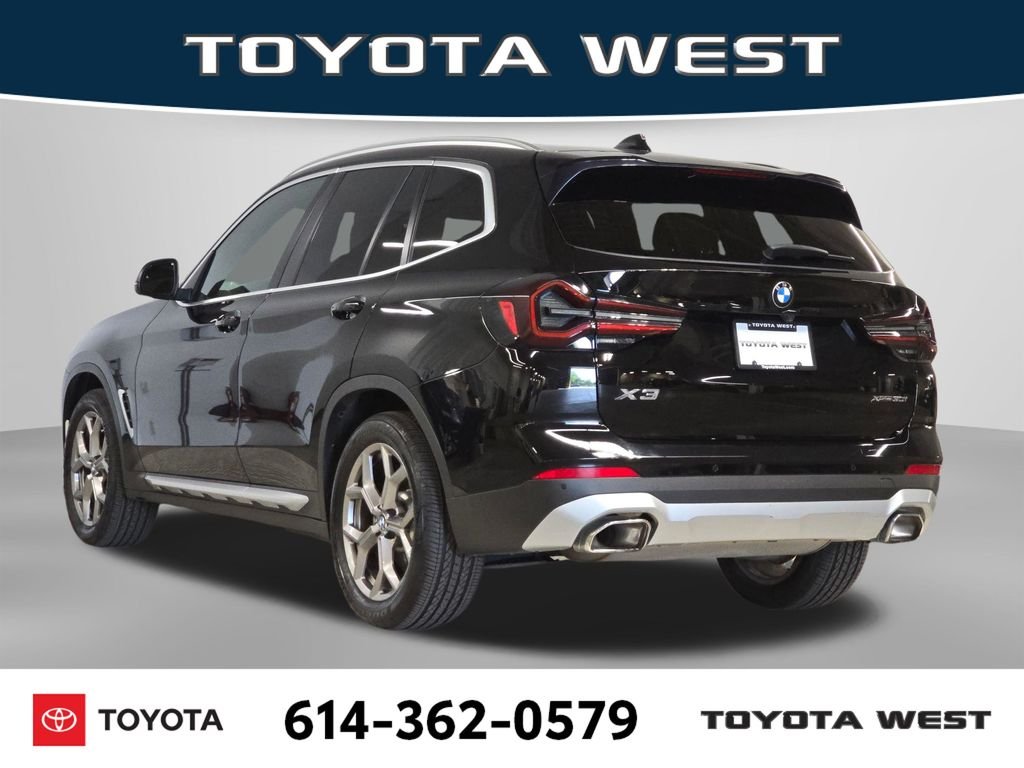 Used 2022  BMW xDrive30i image 10