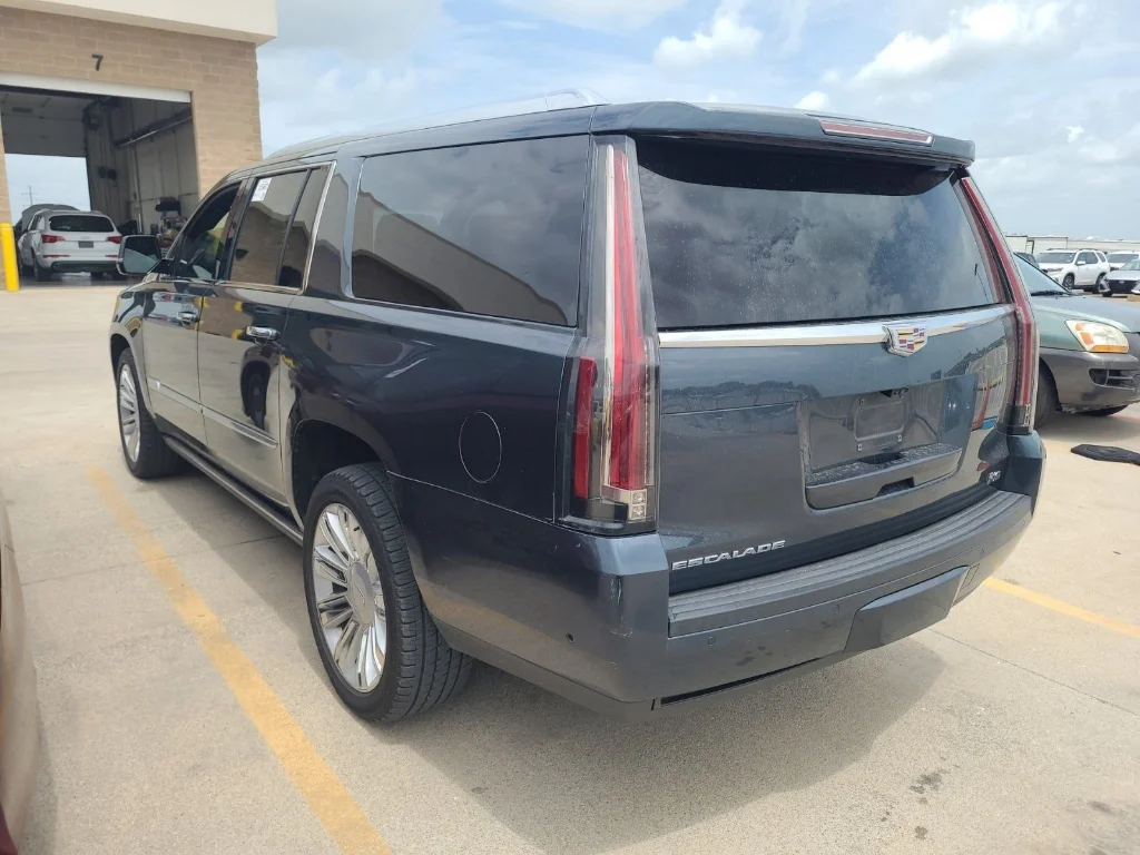 Used 2019 Shadow Metallic Cadillac Platinum image 13