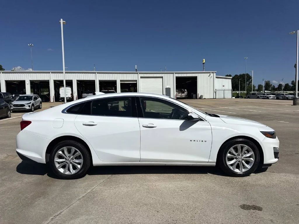 Used 2025 White Chevrolet LT image 24