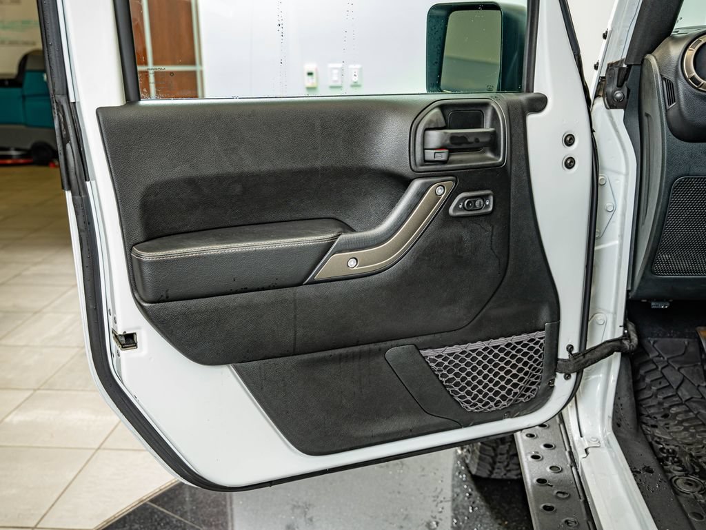 Used 2018 Bright White Clearcoat Jeep Unlimited Sport image 18