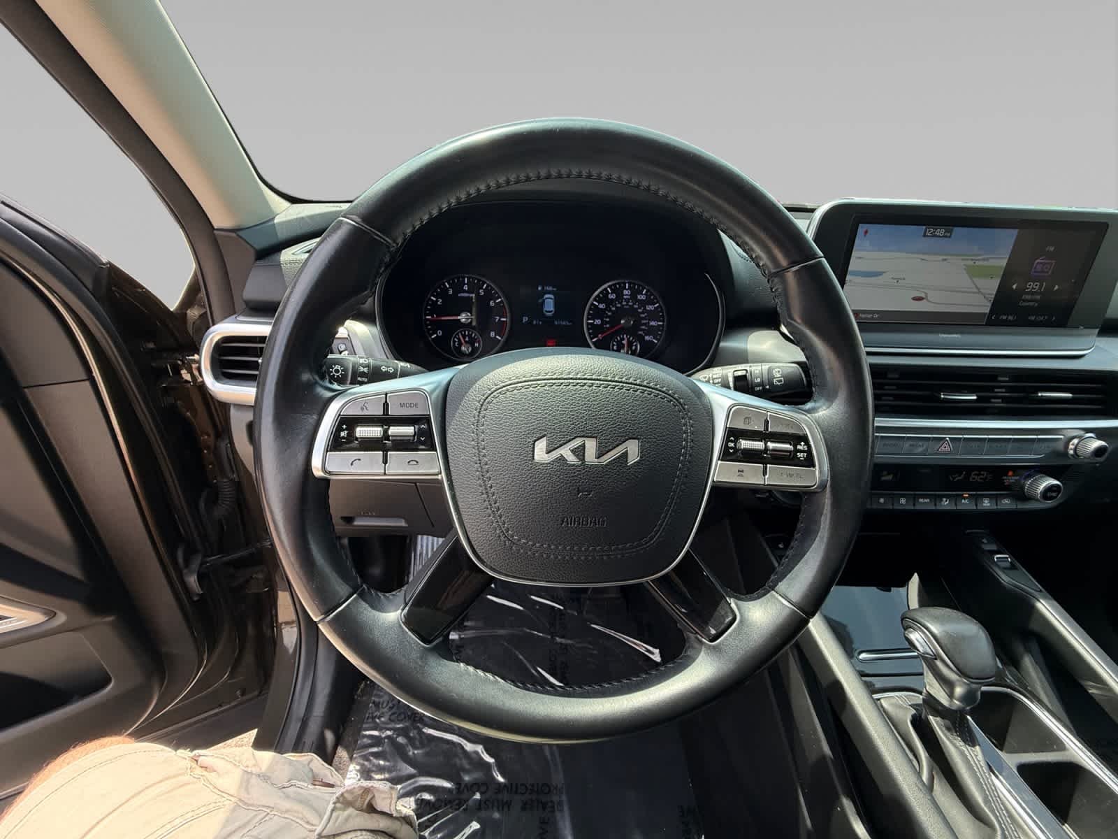 Used 2022 Dark Moss Kia S image 13