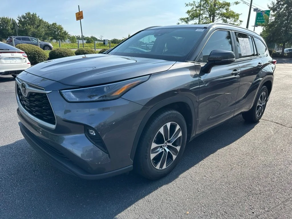 Used 2023 Magnetic Gray Metallic Toyota XLE image 7