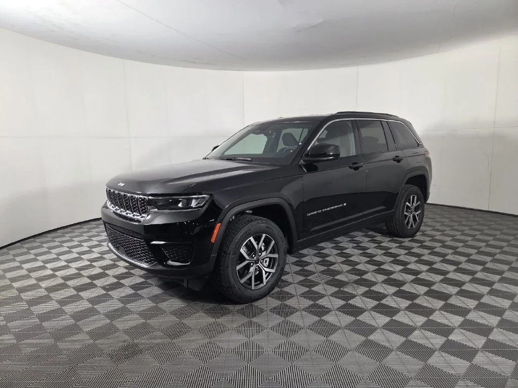 New 2027 High-Gloss Black Paint Jeep Laredo image 4