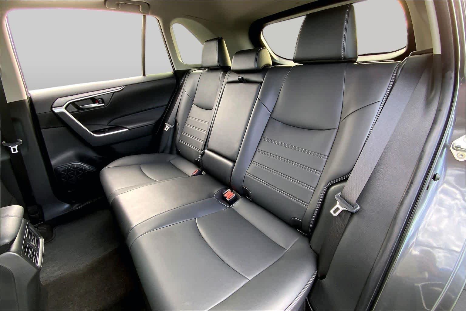 Used 2024 Magnetic Gray Metallic Toyota Hybrid XLE Premium image 20