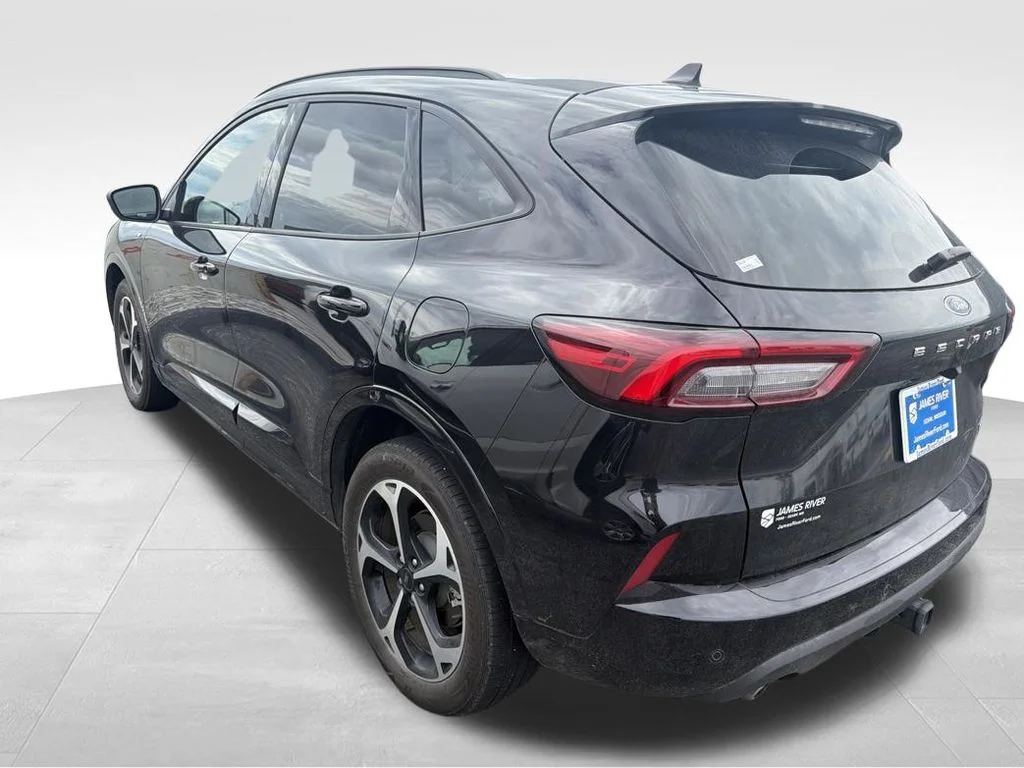 Used 2023 Black Metallic Ford ST-Line Select image 32