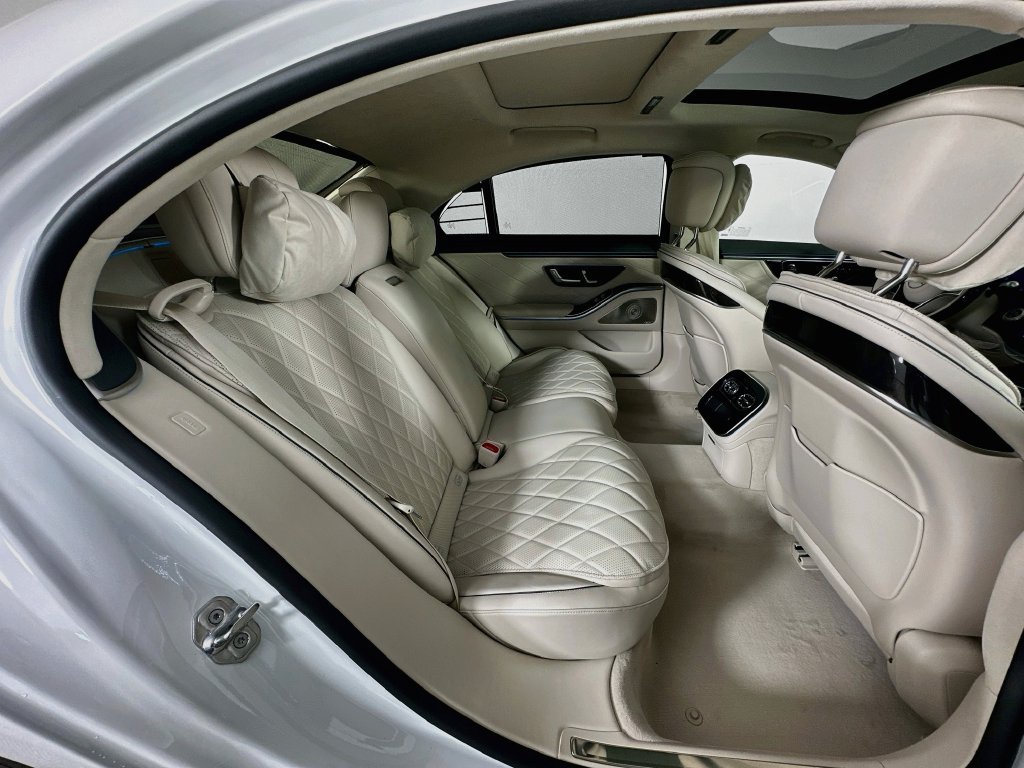 New 2027 MANUFAKTUR Moonlight White Metallic Mercedes-Benz S 580 image 28