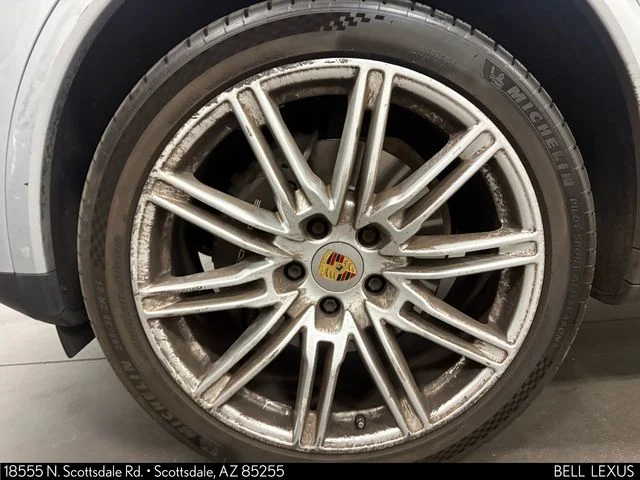 Used 2018  Porsche Base image 10