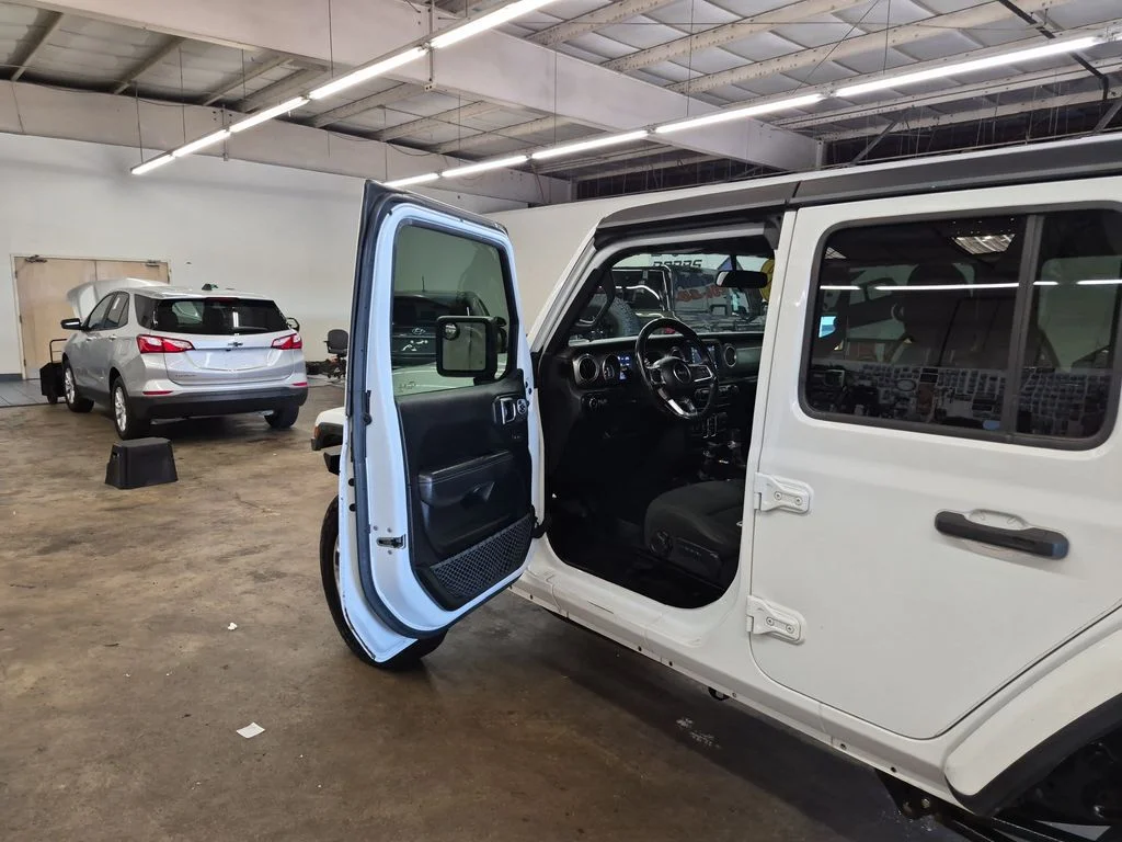 Used 2019 Bright White Clearcoat Jeep Unlimited Sahara image 8