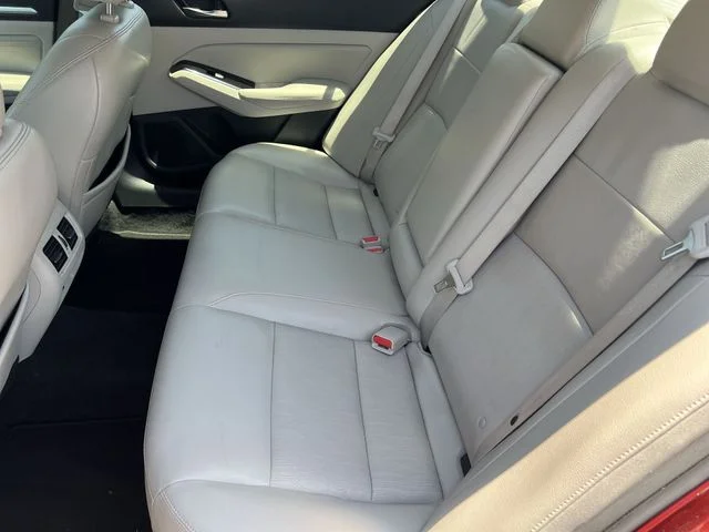 Used 2020 Red Nissan 2.5 Platinum image 38