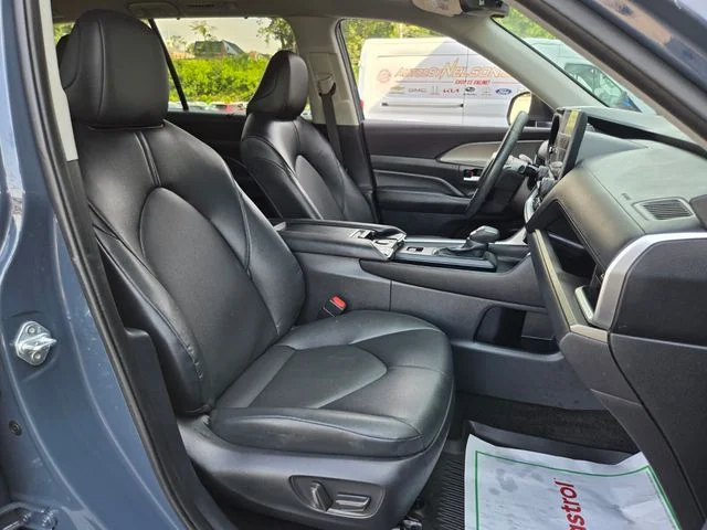 Used 2024 White Toyota XLE image 21