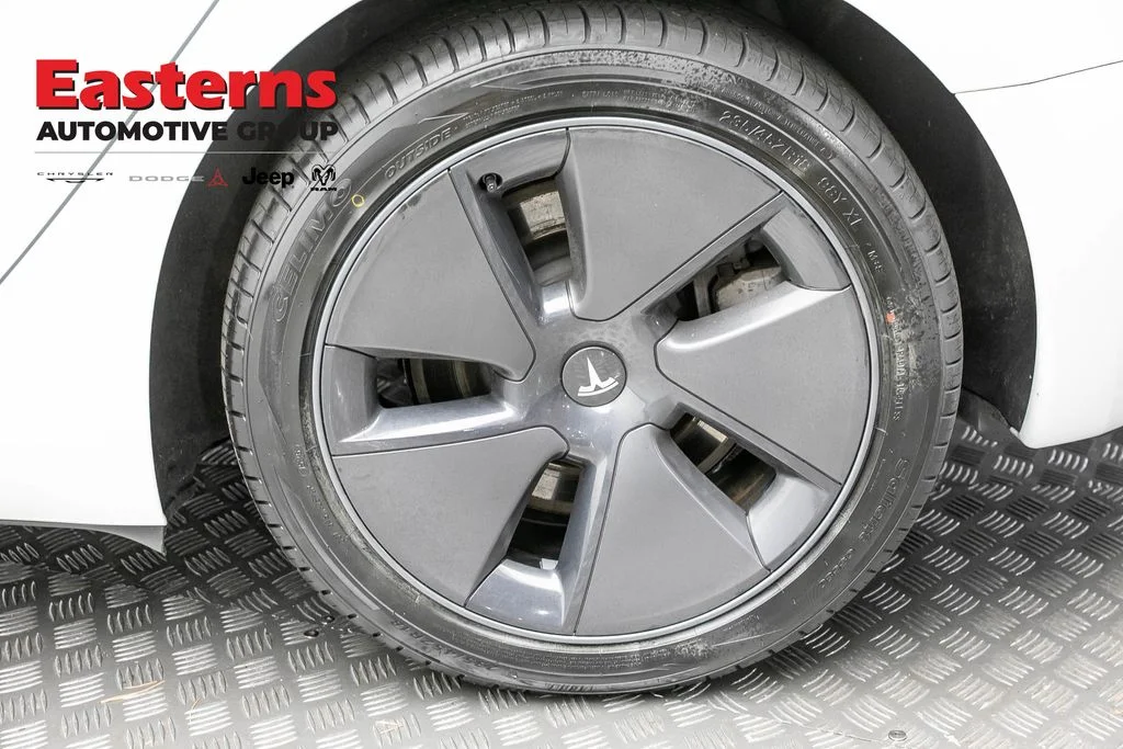 Used 2023 White Tesla Base image 8