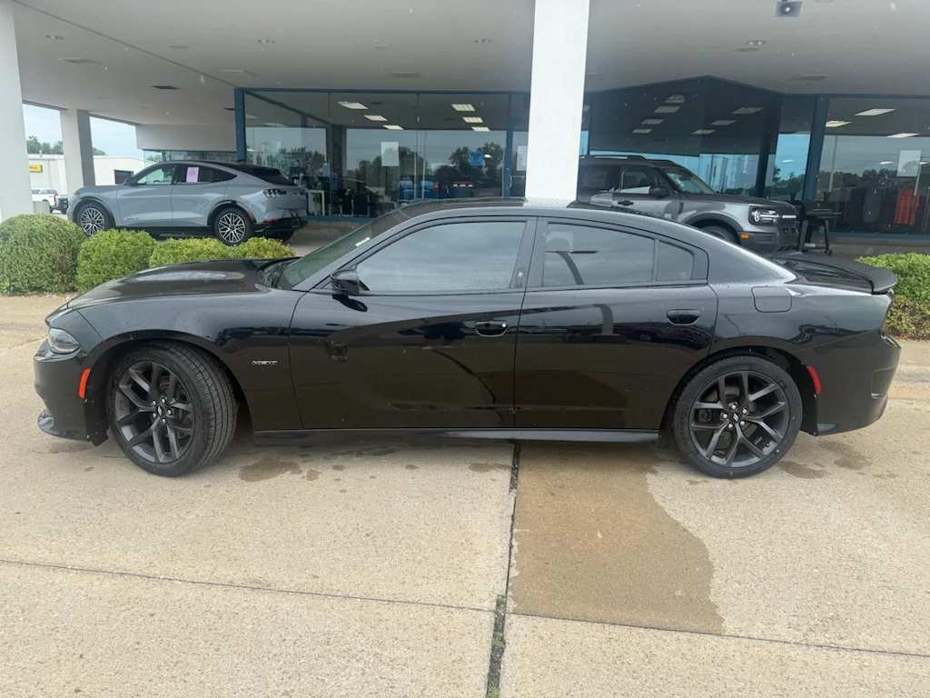Used 2019 Pitch Black Clearcoat Dodge R/T image 9