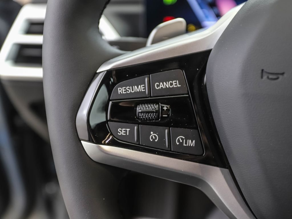 2025 BMW 3 Series 330i - Photo 9