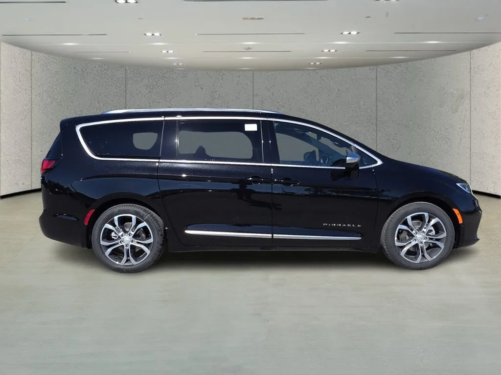 New 2026 Diamond Black Crystal Pearl-Coat Exterior Paint Chrysler Pinnacle image 3