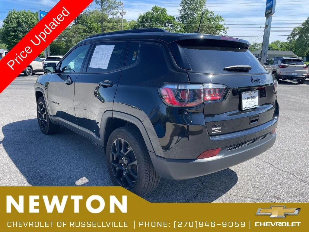 Used 2022 Diamond Black Jeep Latitude image 38