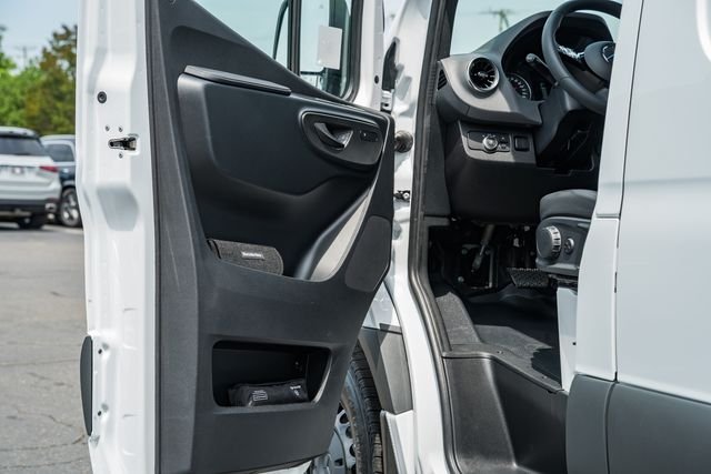 New 2026 Arctic White Mercedes-Benz Cargo 144 WB image 33