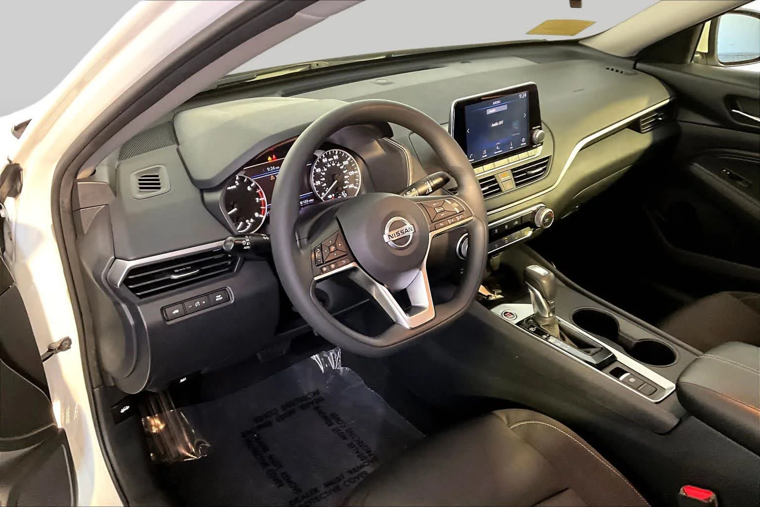 Used 2020 Glacier White Nissan 2.5 S image 18