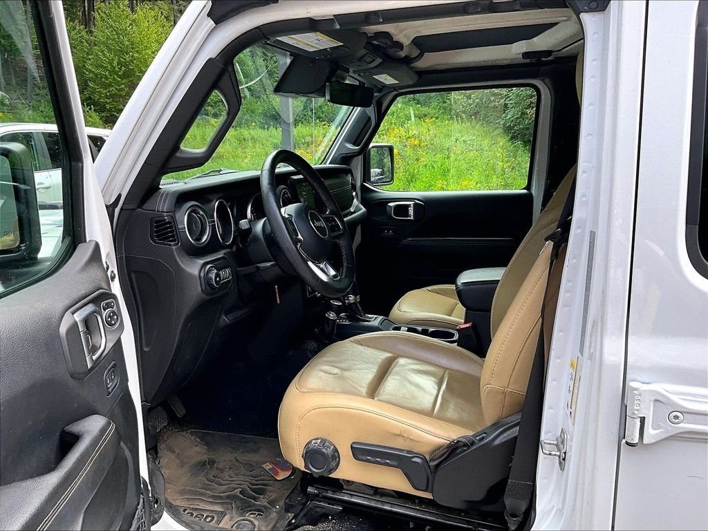 Used 2019 White Jeep Unlimited Sahara image 7