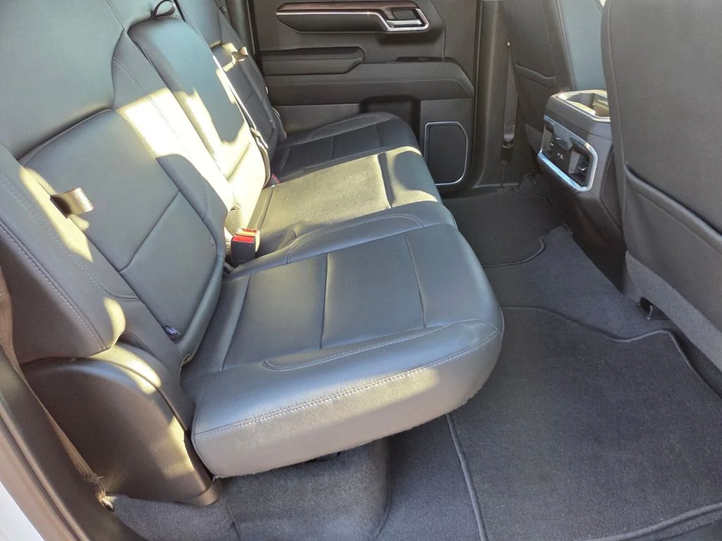 Used 2023 White GMC SLT image 18