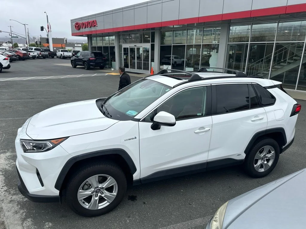 Used 2021 White Toyota XLE image 4
