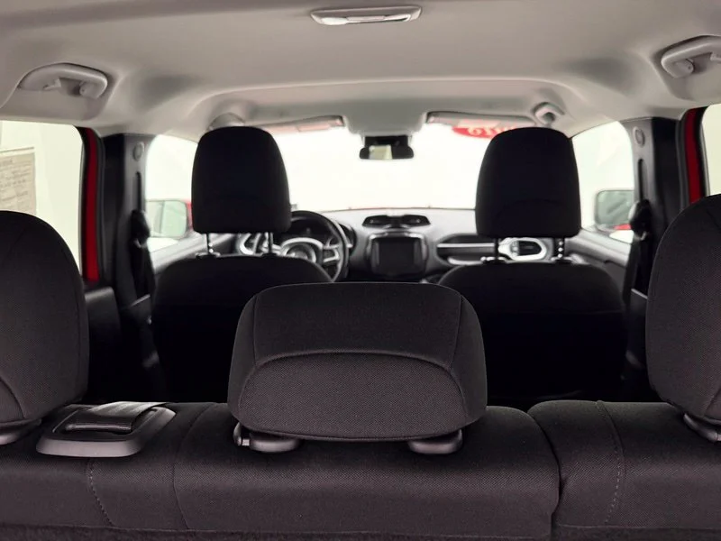 Used 2018 Red Jeep Latitude image 10